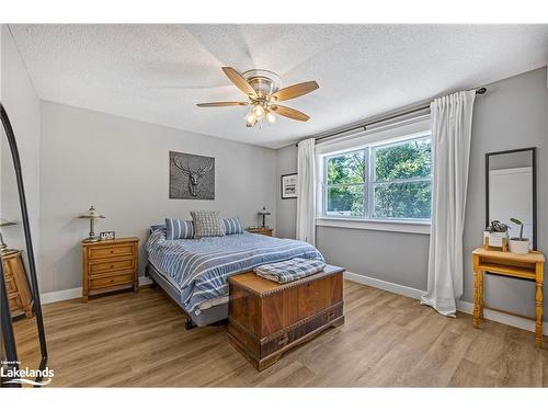 3326 Cleveland Avenue, Cumberland Beach, ON - Indoor Photo Showing Bedroom