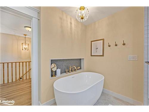 3326 Cleveland Avenue, Cumberland Beach, ON - Indoor Photo Showing Bathroom