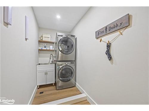 3326 Cleveland Avenue, Cumberland Beach, ON - Indoor Photo Showing Laundry Room