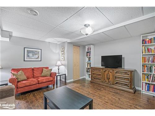 3326 Cleveland Avenue, Cumberland Beach, ON - Indoor Photo Showing Living Room