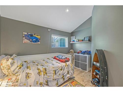 807 Mosley Street, Wasaga Beach, ON - Indoor Photo Showing Bedroom