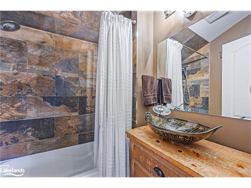 807 Mosley Street, Wasaga Beach, ON - Indoor Photo Showing Bathroom