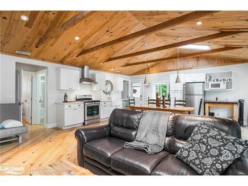 16 Theresa Street, Collingwood, ON - Indoor Photo Showing Living Room