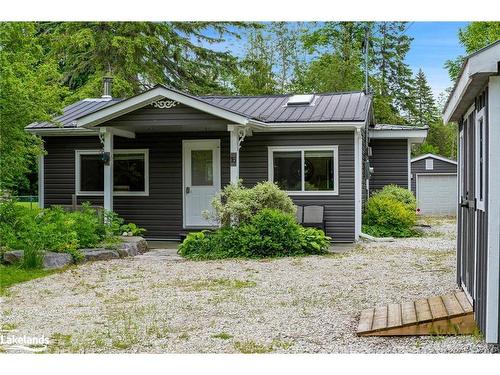 16 Theresa Street, Collingwood, ON - Outdoor With Facade