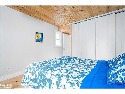 16 Theresa Street, Collingwood, ON - Indoor Photo Showing Bedroom