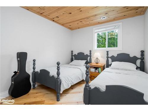 16 Theresa Street, Collingwood, ON - Indoor Photo Showing Bedroom