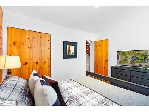 106 Ann Heggtveit Drive, Town Of Blue Mountains, ON - Indoor Photo Showing Bedroom