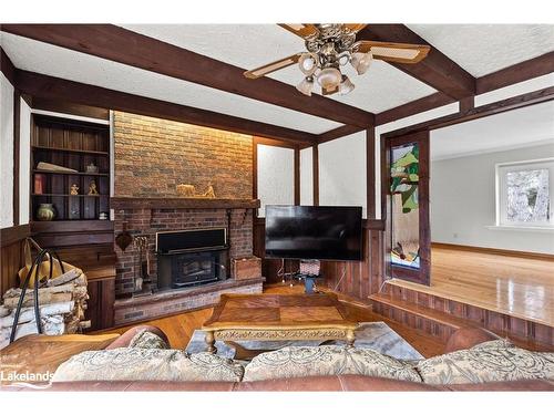 3628 12 Line, Bradford West Gwillimbury, ON - Indoor Photo Showing Living Room With Fireplace