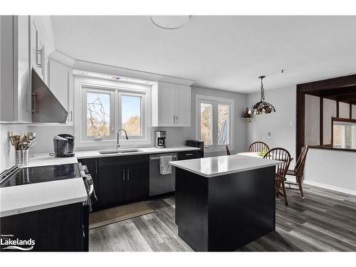 3628 12 Line, Bradford West Gwillimbury, ON - Indoor Photo Showing Kitchen With Upgraded Kitchen