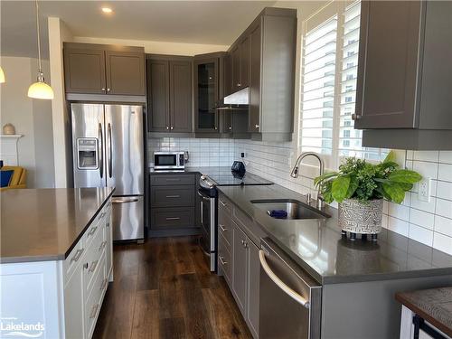 152 Red Pine Street, The Blue Mountains, ON - Indoor Photo Showing Kitchen With Stainless Steel Kitchen With Upgraded Kitchen