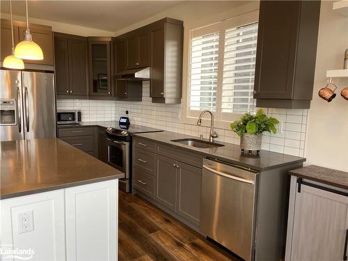 152 Red Pine Street, The Blue Mountains, ON - Indoor Photo Showing Kitchen With Stainless Steel Kitchen With Upgraded Kitchen