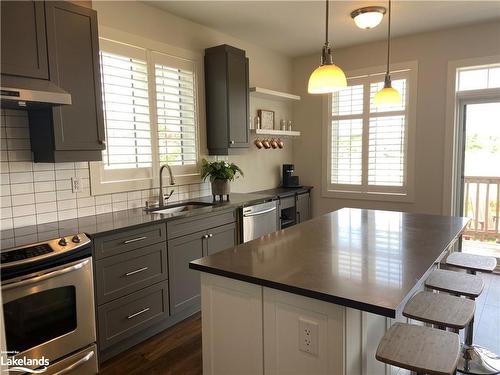 152 Red Pine Street, The Blue Mountains, ON - Indoor Photo Showing Kitchen With Upgraded Kitchen