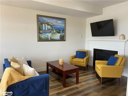 152 Red Pine Street, The Blue Mountains, ON - Indoor Photo Showing Living Room With Fireplace