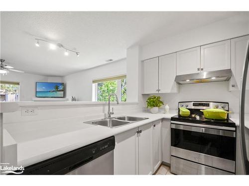 331 Mariners Way, Collingwood, ON - Indoor Photo Showing Kitchen With Double Sink