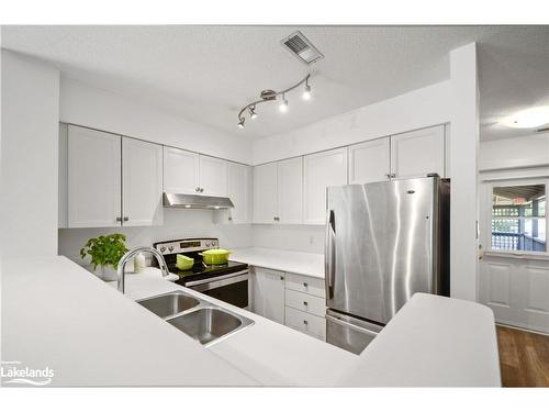 331 Mariners Way, Collingwood, ON - Indoor Photo Showing Kitchen With Stainless Steel Kitchen With Double Sink With Upgraded Kitchen