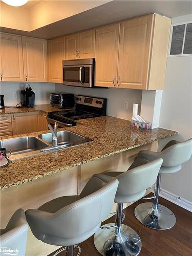 301-2 Brandy Lane Drive, Collingwood, ON - Indoor Photo Showing Kitchen With Double Sink