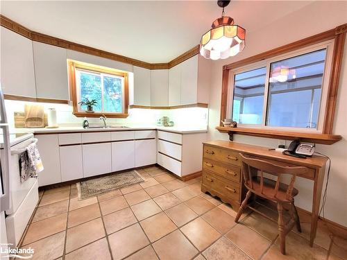 16 Wellington Street, Collingwood, ON - Indoor Photo Showing Kitchen