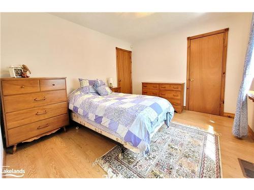 16 Wellington Street, Collingwood, ON - Indoor Photo Showing Bedroom