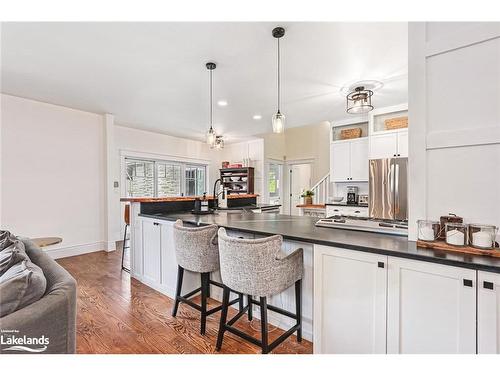 7201 36 37 Nottawasaga Side Road N, Clearview, ON - Indoor Photo Showing Kitchen With Upgraded Kitchen