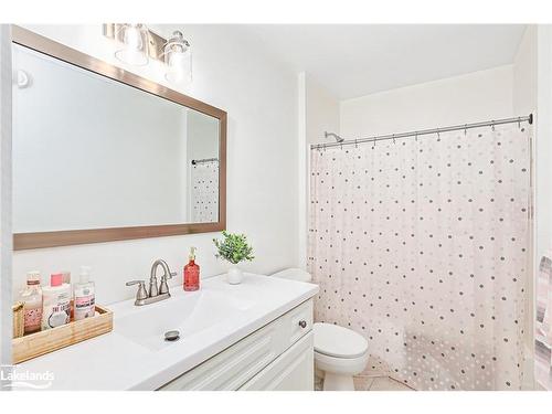 7201 36 37 Nottawasaga Side Road N, Clearview, ON - Indoor Photo Showing Bathroom