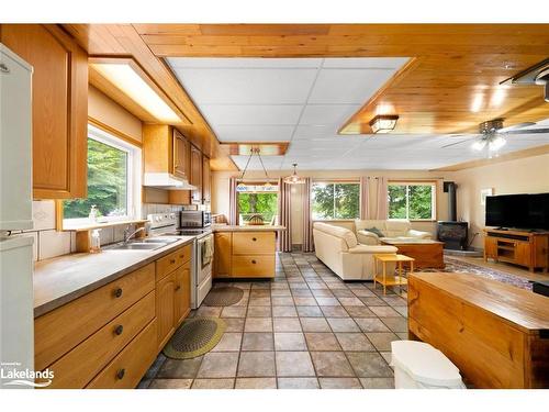 10 Route 66 Road, Seguin, ON - Indoor Photo Showing Kitchen With Double Sink