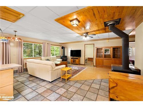 10 Route 66 Road, Seguin, ON - Indoor Photo Showing Living Room