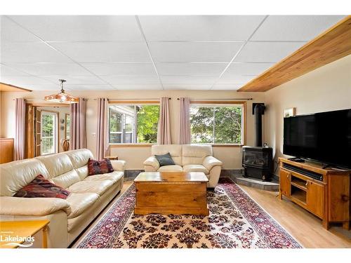 10 Route 66 Road, Seguin, ON - Indoor Photo Showing Living Room