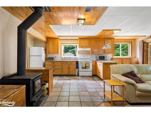 10 Route 66 Road, Seguin, ON - Indoor Photo Showing Kitchen