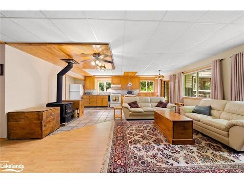 10 Route 66 Road, Seguin, ON - Indoor Photo Showing Living Room