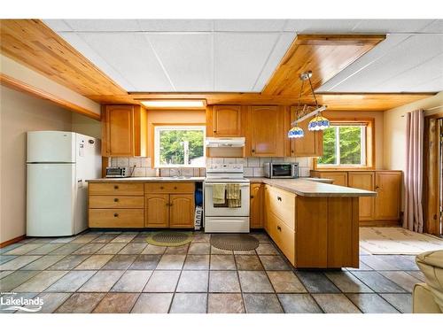 10 Route 66 Road, Seguin, ON - Indoor Photo Showing Kitchen