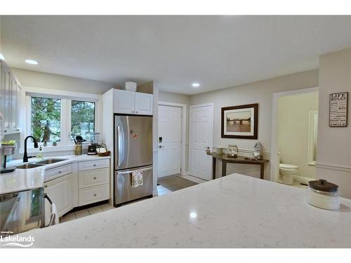 568 Oxbow Crescent, Collingwood, ON - Indoor Photo Showing Kitchen With Double Sink