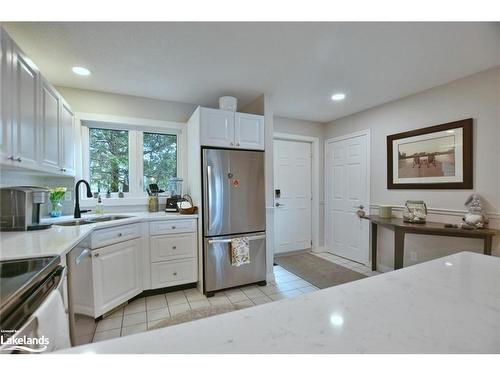 568 Oxbow Crescent, Collingwood, ON - Indoor Photo Showing Kitchen