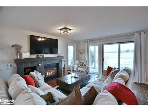 568 Oxbow Crescent, Collingwood, ON - Indoor Photo Showing Living Room With Fireplace