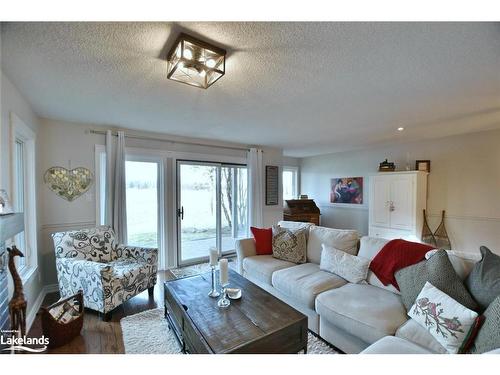 568 Oxbow Crescent, Collingwood, ON - Indoor Photo Showing Living Room