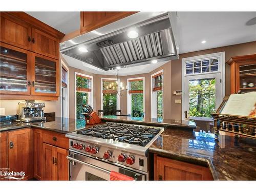 190 Melissa Lane, Tiny, ON - Indoor Photo Showing Kitchen With Upgraded Kitchen