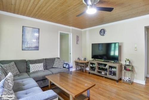 1373 Falkenburg Road, Muskoka Lakes, ON - Indoor Photo Showing Living Room