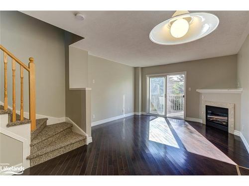 4 Royalton Lane, Collingwood, ON - Indoor Photo Showing Living Room With Fireplace