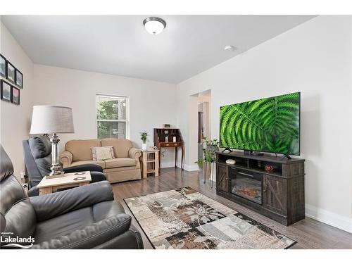 73 Coldwater Street E, Orillia, ON - Indoor Photo Showing Living Room