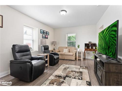 73 Coldwater Street E, Orillia, ON - Indoor Photo Showing Living Room