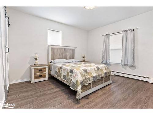 73 Coldwater Street E, Orillia, ON - Indoor Photo Showing Bedroom