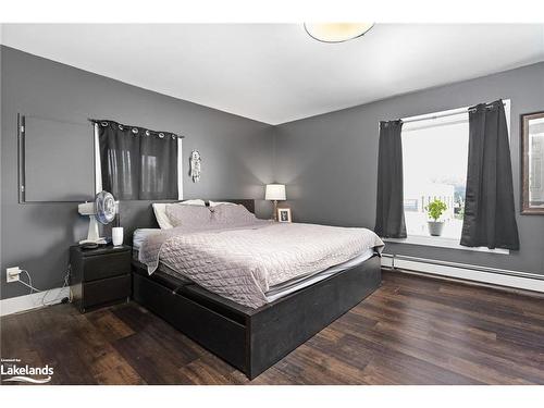 73 Coldwater Street E, Orillia, ON - Indoor Photo Showing Bedroom