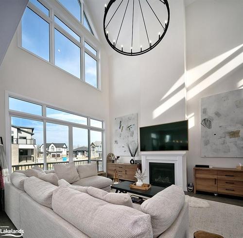 118 Stoneleigh Drive, The Blue Mountains, ON - Indoor Photo Showing Living Room With Fireplace