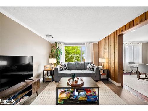 2 Belvedere Avenue, Parry Sound, ON - Indoor Photo Showing Living Room