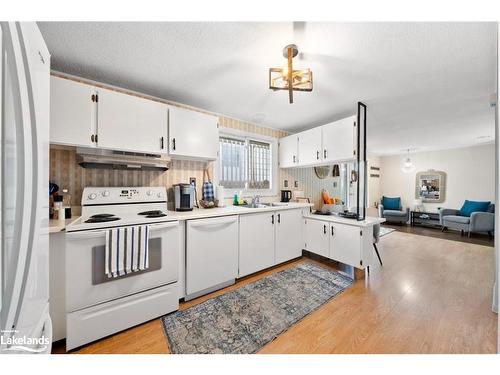 2 Belvedere Avenue, Parry Sound, ON - Indoor Photo Showing Kitchen