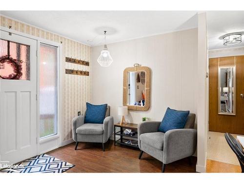 2 Belvedere Avenue, Parry Sound, ON - Indoor Photo Showing Living Room