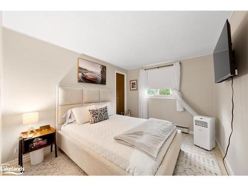 2 Belvedere Avenue, Parry Sound, ON - Indoor Photo Showing Bedroom