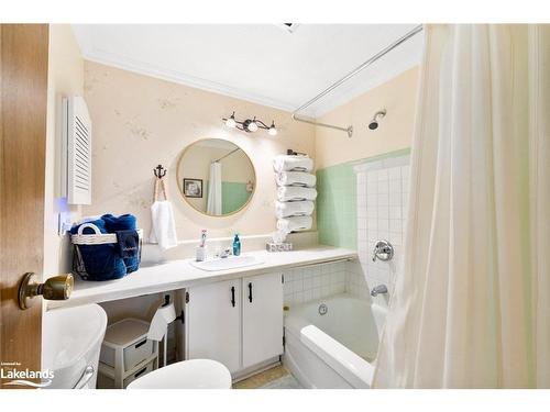 2 Belvedere Avenue, Parry Sound, ON - Indoor Photo Showing Bathroom