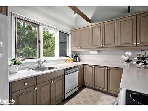 184 Lanktree Drive, Grey Highlands, ON - Indoor Photo Showing Kitchen