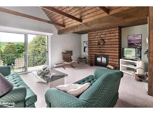 184 Lanktree Drive, Grey Highlands, ON - Indoor Photo Showing Living Room