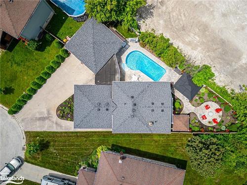 4 Harben Court, Collingwood, ON - Outdoor With In Ground Pool